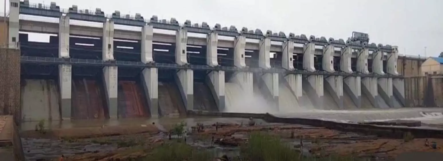धमतरी में भारी बारिश से उफान पर नदियां, गंगरेल डैम के खुले 3 गेट, गांवों में अलर्ट धमतरी में भारी बारिश से उफान पर नदियां, गंगरेल डैम के खुले 3 गेट, गांवों में अलर्ट