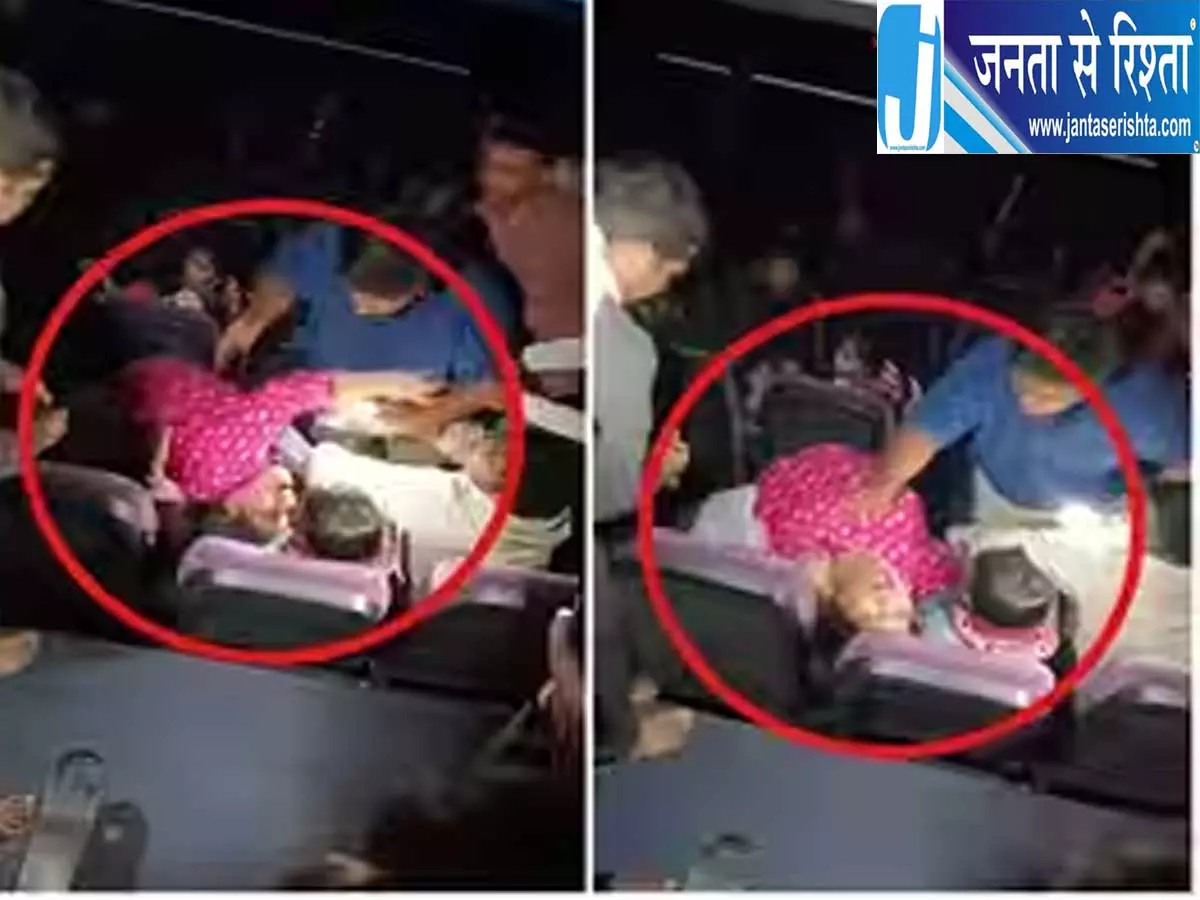 हनुमान चालीसा की धुन सुनते ही महिला की बदली हालत वीडियो वायरल हनुमान चालीसा की धुन सुनते ही महिला की बदली हालत वीडियो वायरल