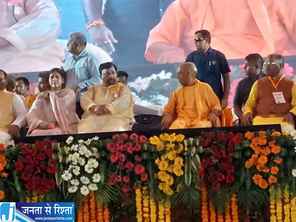 संकट में सरकार का साथ बाढ़ पीड़ित परिवारों को मिली राहत और जमीन संकट में सरकार का साथ बाढ़ पीड़ित परिवारों को मिली राहत और जमीन