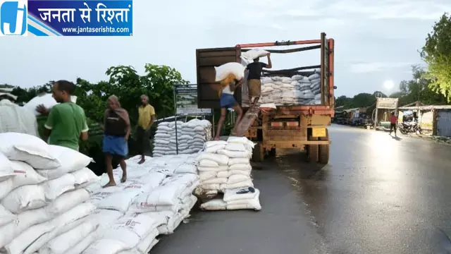 गंगा के कहर से बचाव को भेजे गए बोरे गंगा के कहर से बचाव को भेजे गए बोरे