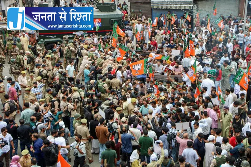 J&K सरकार के खिलाफ BJP सड़कों पर J&K सरकार के खिलाफ BJP सड़कों पर