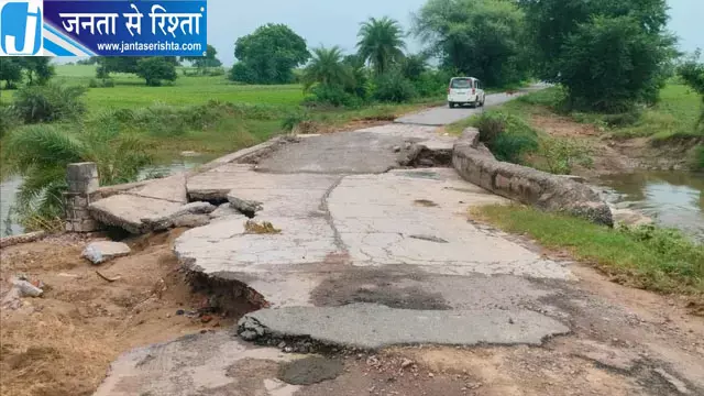 क्षतिग्रस्त पुलिया बनी हादसे का खतरा क्षतिग्रस्त पुलिया बनी हादसे का खतरा