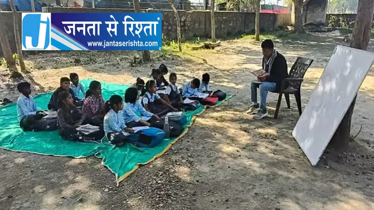 संबलपुर स्कूल में बदहाल सुविधाओं की तस्वीर संबलपुर स्कूल में बदहाल सुविधाओं की तस्वीर