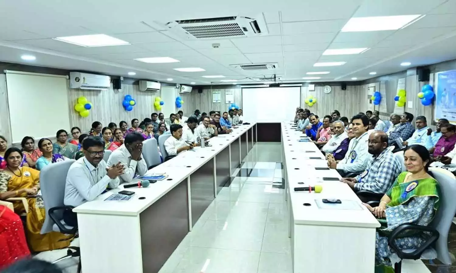Andhra: LIC ने कडपा डिविज़नल ऑफ़िस में 70वां इंश्योरेंस वीक मनाया Andhra: LIC ने कडपा डिविज़नल ऑफ़िस में 70वां इंश्योरेंस वीक मनाया