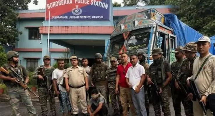 मणिपुर सुरक्षा बलों की कार्रवाई: करोड़ों की ड्रग्स पकड़ी गई मणिपुर सुरक्षा बलों की कार्रवाई: करोड़ों की ड्रग्स पकड़ी गई