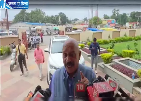 जीतेंद्र मिश्र के बयान से मचा हड़कंप राम मंदिर ट्रस्ट में पहले दिन दिखे सख्त तेवर जीतेंद्र मिश्र के बयान से मचा हड़कंप राम मंदिर ट्रस्ट में पहले दिन दिखे सख्त तेवर