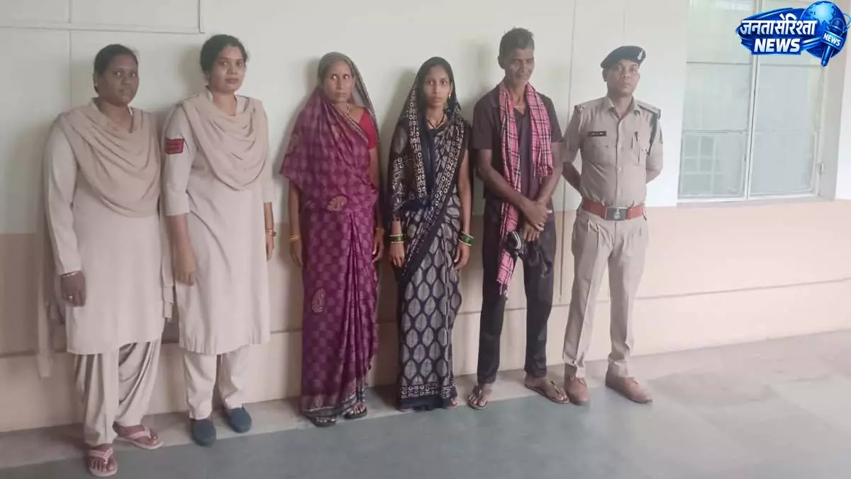 सास को आत्महत्या के लिए उकसाने का आरोप, बहू समेत 3 गिरफ्तार सास को आत्महत्या के लिए उकसाने का आरोप, बहू समेत 3 गिरफ्तार