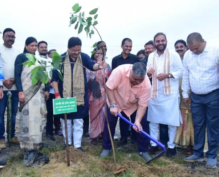 गृह निर्माण मंडल की आवासीय योजनाओं में चलेगा ‘एक पेड़ माँ के नाम’ अभियान गृह निर्माण मंडल की आवासीय योजनाओं में चलेगा ‘एक पेड़ माँ के नाम’ अभियान