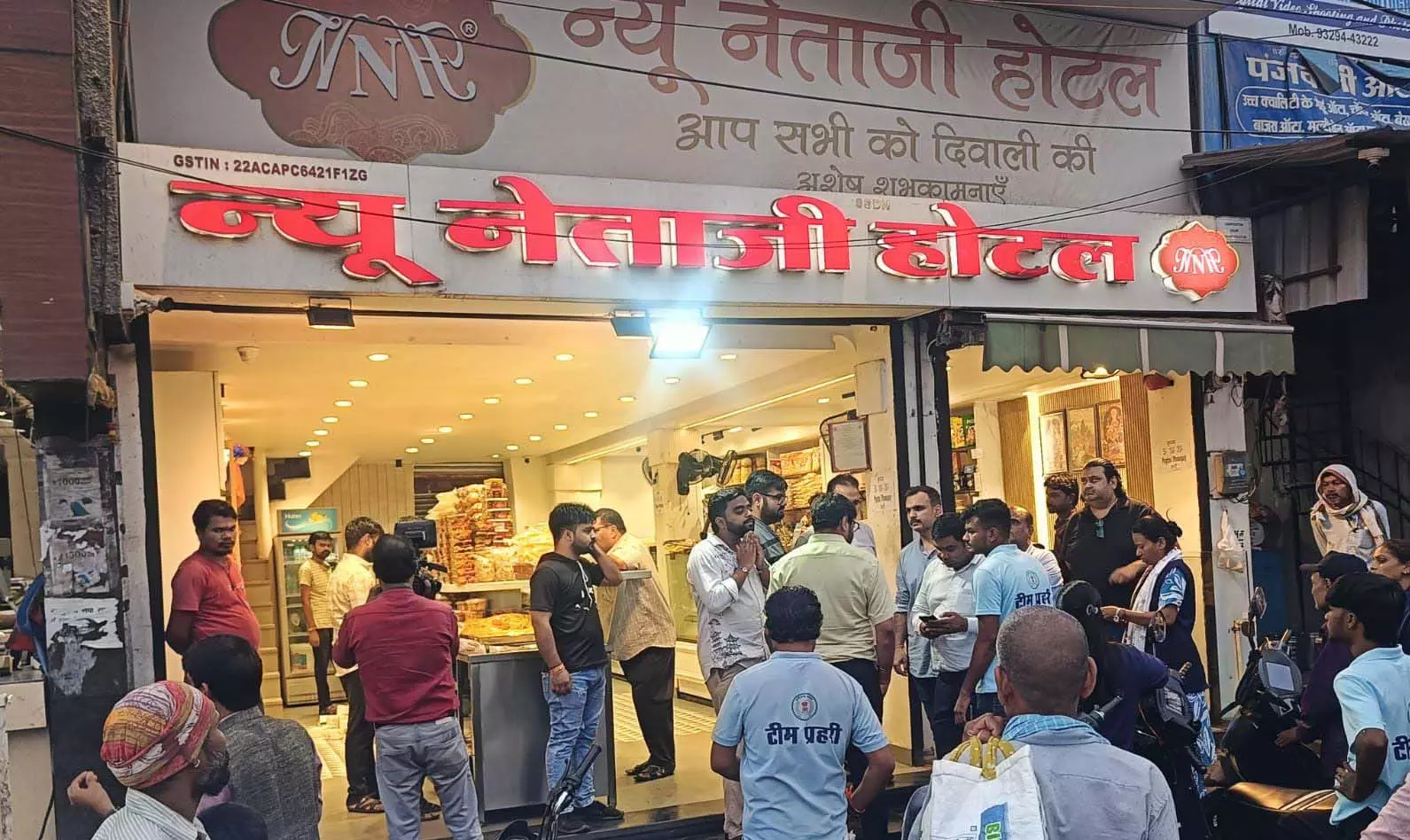 रायपुर में अतिक्रमण पर सख्ती, तेलीबांधा में यातायात पुलिस और निगम की संयुक्त कार्रवाई रायपुर में अतिक्रमण पर सख्ती, तेलीबांधा में यातायात पुलिस और निगम की संयुक्त कार्रवाई