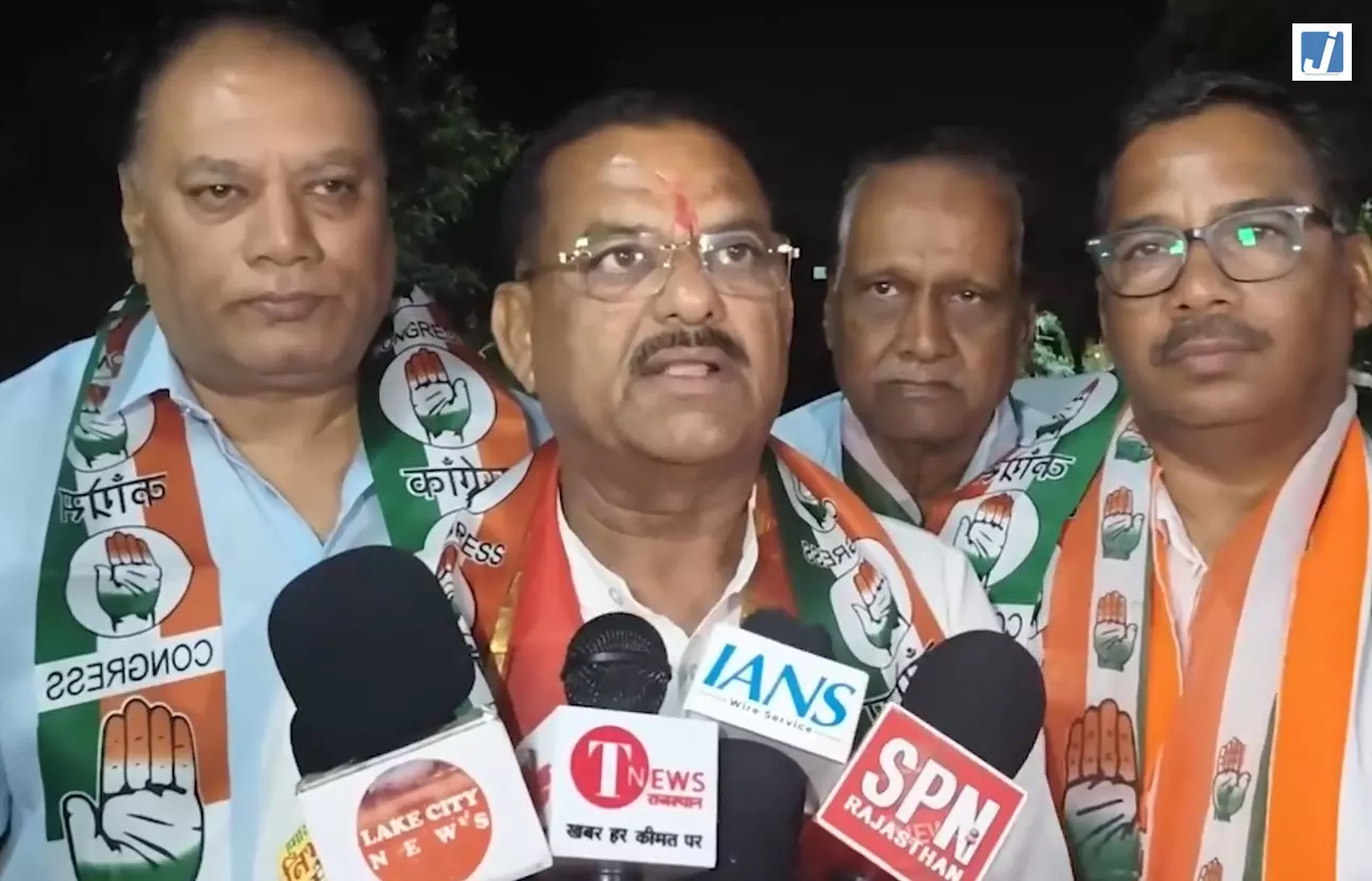 कांग्रेस उम्मीदवार देवीलाल चौधरी को रघुवीर मीणा ने बताया सक्षम चेहरा कांग्रेस उम्मीदवार देवीलाल चौधरी को रघुवीर मीणा ने बताया सक्षम चेहरा