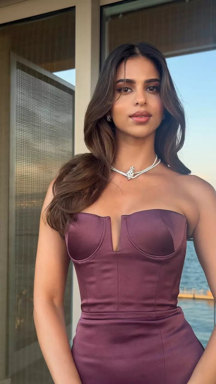 एलिगेंट लुक में सुहाना खान ने लूटी महफिल एलिगेंट लुक में सुहाना खान ने लूटी महफिल