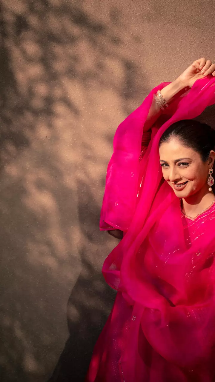 तब्बू के रॉयल अंदाज ने बिखेरा खूबसूरती का जलवा तब्बू के रॉयल अंदाज ने बिखेरा खूबसूरती का जलवा