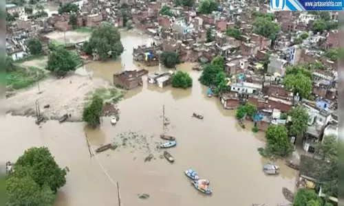 यूपी में बाढ़ का कहर 8 लोगों की मौत सैकड़ों गांव पानी में डूबे