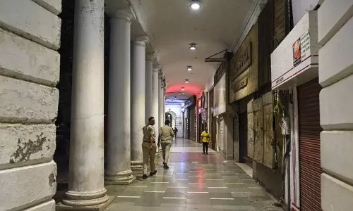 Delhi कनॉट प्लेस में वाहन रोकने की तैयारी Delhi कनॉट प्लेस में वाहन रोकने की तैयारी