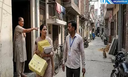 वोटर लिस्ट में परिवार के नाम अलग अलग बूथ पर लोग परेशान