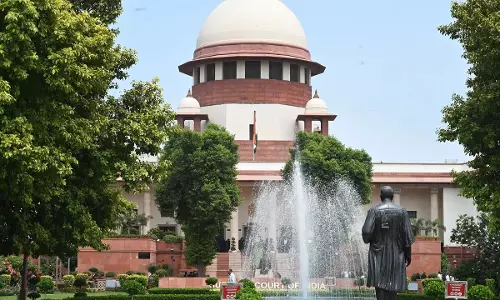 सरकारी स्कूलों में बाहरी प्रतिनिधियों के प्रवेश मामले पर सुप्रीम कोर्ट ने सुनवाई से किया इनकार सरकारी स्कूलों में बाहरी प्रतिनिधियों के प्रवेश मामले पर सुप्रीम कोर्ट ने सुनवाई से किया इनकार