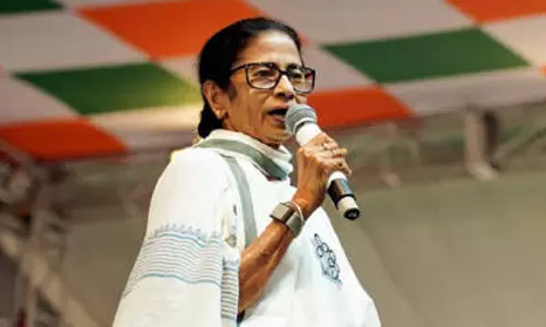Kolkata: कोलकाता में TMC दफ्तर में तोड़फोड़ का आरोप, भाजपा समर्थित लोगों पर सवाल Kolkata: कोलकाता में TMC दफ्तर में तोड़फोड़ का आरोप, भाजपा समर्थित लोगों पर सवाल