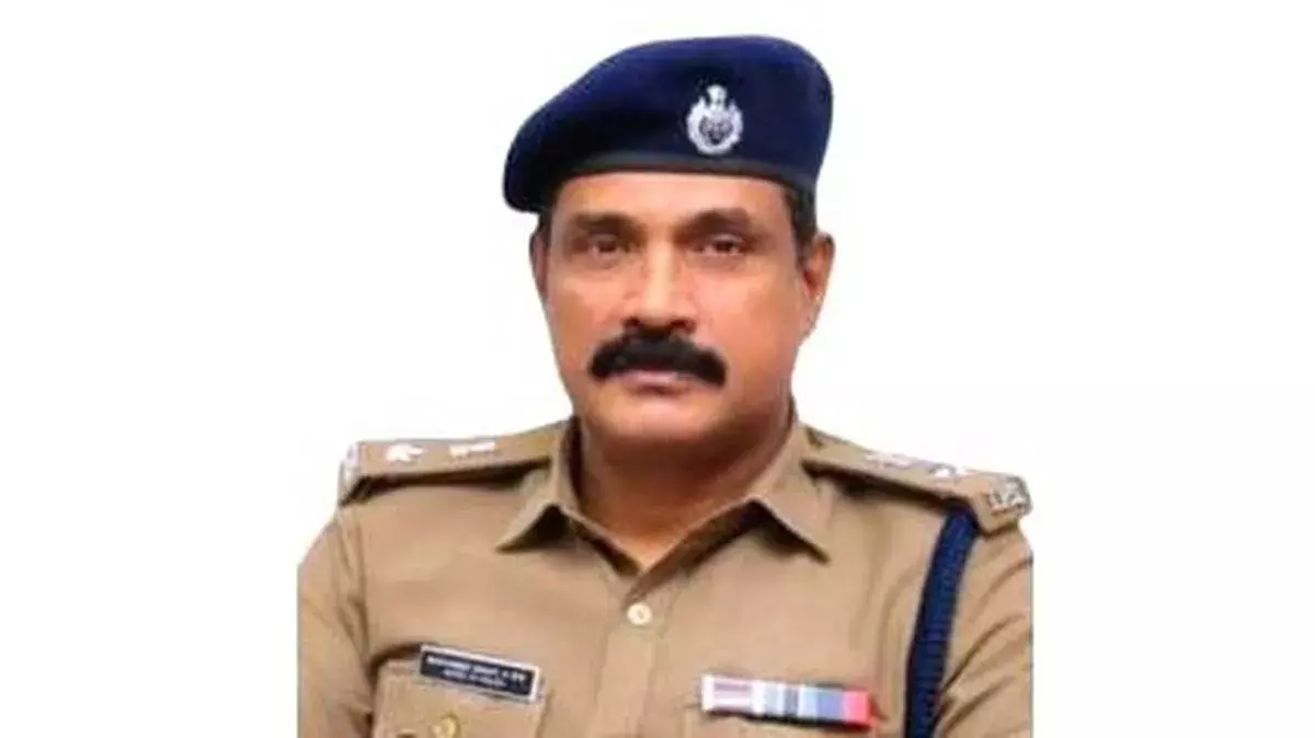 केरल पुलिस की नई पहल: स्माइल ट्रेनिंग से बदलेगा व्यवहार केरल पुलिस की नई पहल: स्माइल ट्रेनिंग से बदलेगा व्यवहार