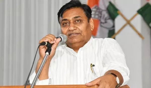 Jaipur: डोटासरा का बड़ा बयान, पार्टी के खिलाफ चुनाव लड़ने वालों पर होगी कार्रवाई Jaipur: डोटासरा का बड़ा बयान, पार्टी के खिलाफ चुनाव लड़ने वालों पर होगी कार्रवाई