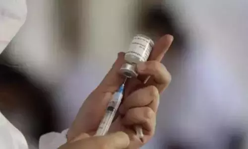 एलुरु: जंगारेड्डीगुडेम में 7,550 ट्रामाडोल इंजेक्शन जब्त किए गए एलुरु: जंगारेड्डीगुडेम में 7,550 ट्रामाडोल इंजेक्शन जब्त किए गए