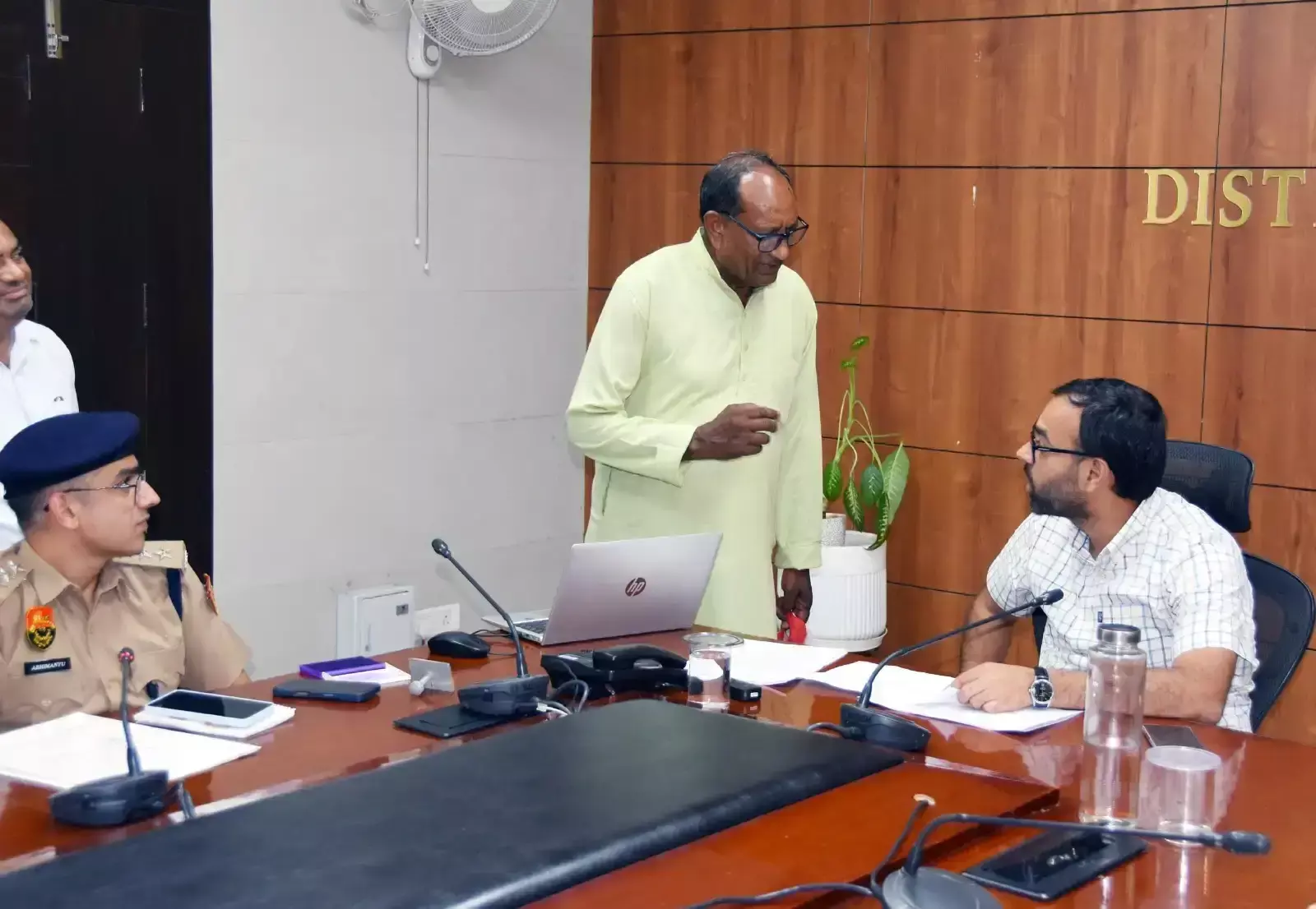 Nuh: आमजन की समस्याओं के समाधान को प्राथमिकता, समाधान शिविरों में हो रहा निवारण Nuh: आमजन की समस्याओं के समाधान को प्राथमिकता, समाधान शिविरों में हो रहा निवारण