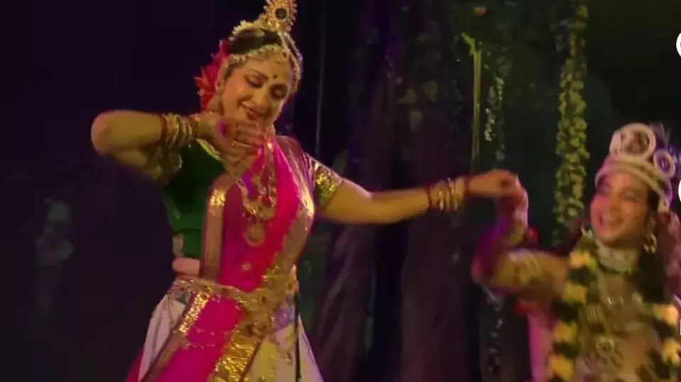 कृष्ण जन्माष्टमी पर हेमा मालिनी का राधा अवतार, वीडियो/तस्वीरें कीं शेयर कृष्ण जन्माष्टमी पर हेमा मालिनी का राधा अवतार, वीडियो/तस्वीरें कीं शेयर