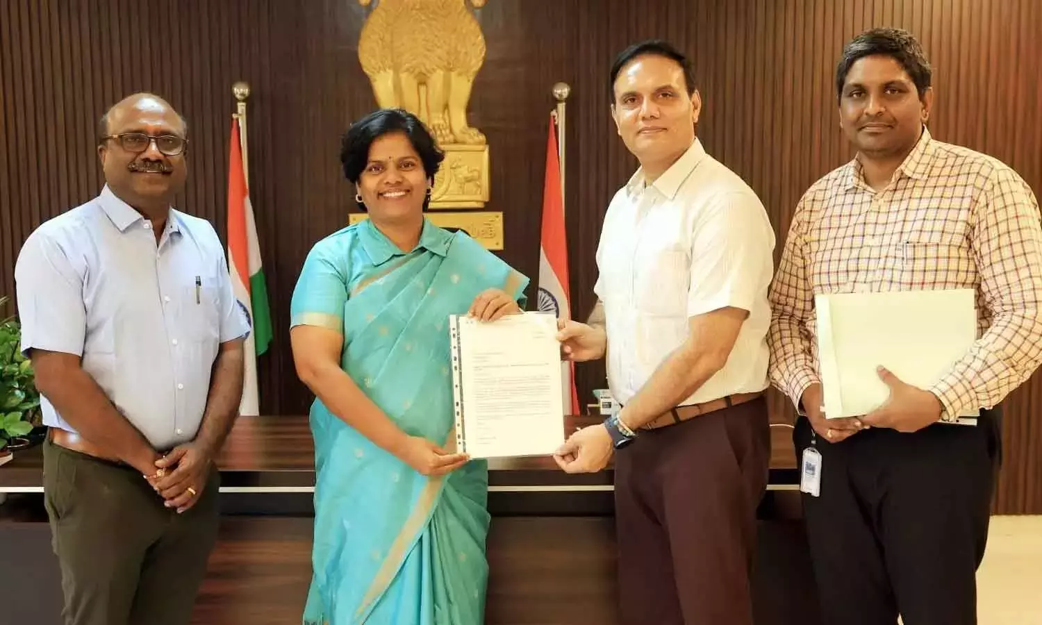 ईसाई फार्मास्यूटिकल्स इंडिया ने 2,564 किताबें दान कीं ईसाई फार्मास्यूटिकल्स इंडिया ने 2,564 किताबें दान कीं
