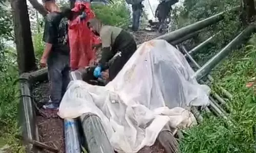 Dharamsala भूस्खलन से पाइपलाइनें टूटीं, जल संकट Dharamsala भूस्खलन से पाइपलाइनें टूटीं, जल संकट