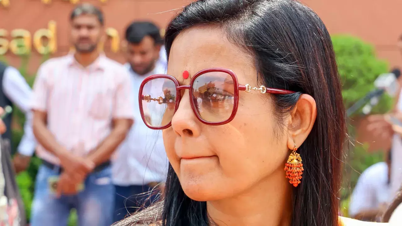 महुआ मोइत्रा पर शिकंजा: गैर-जमानती धाराओं में केस दर्ज महुआ मोइत्रा पर शिकंजा: गैर-जमानती धाराओं में केस दर्ज