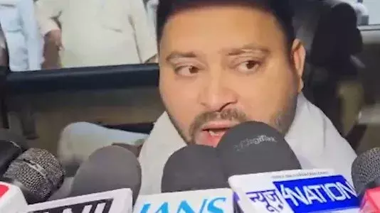 तेजस्वी यादव का तंज: बाढ़ पर नहीं दिख रहा कोई ठोस या स्थायी समाधान तेजस्वी यादव का तंज: बाढ़ पर नहीं दिख रहा कोई ठोस या स्थायी समाधान