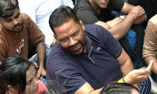 पार्लियामेंट स्ट्रीट थाने के बाहर सीजेपी का प्रदर्शन, पप्पू यादव भी हुए शामिल पार्लियामेंट स्ट्रीट थाने के बाहर सीजेपी का प्रदर्शन, पप्पू यादव भी हुए शामिल