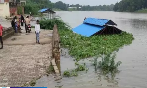 लखनऊ में बाढ़ के हालात बिगड़े प्रशासन अलर्ट नदी किनारे इलाकों पर नजर लखनऊ में बाढ़ के हालात बिगड़े प्रशासन अलर्ट नदी किनारे इलाकों पर नजर