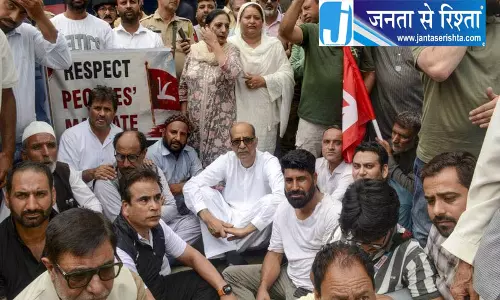 सवालों के बीच NC ने फिर उठाई अनुच्छेद 370 की मांग सवालों के बीच NC ने फिर उठाई अनुच्छेद 370 की मांग