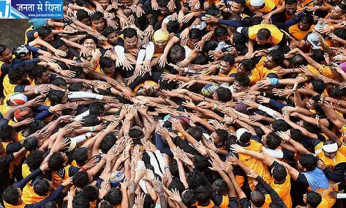 ठाणे में दही हांडी का धमाल 71 लाख के इनाम ठाणे में दही हांडी का धमाल 71 लाख के इनाम