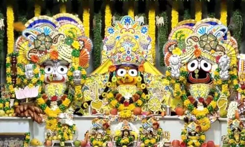 जम्मू-कश्मीर से लेकर आंध्र प्रदेश और तमिलनाडु तक जन्माष्टमी की धूम, मंदिरों में श्रद्धालुओं की भारी भीड़