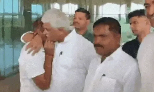निकाय चुनाव: कहीं टिकट नहीं मिलने पर मारपीट, कहीं मंत्री के गले लगकर रोए कार्यकर्ता निकाय चुनाव: कहीं टिकट नहीं मिलने पर मारपीट, कहीं मंत्री के गले लगकर रोए कार्यकर्ता