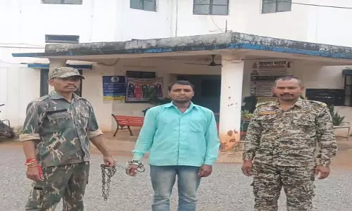 शराब पीने से मना किया तो पत्नी को हथौड़े से पीटा, आरोपी पति गिरफ्तार शराब पीने से मना किया तो पत्नी को हथौड़े से पीटा, आरोपी पति गिरफ्तार