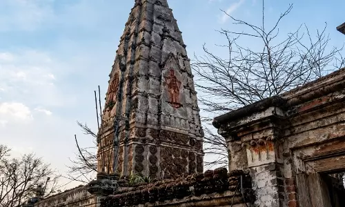 100 साल पुराने हिंदू मंदिर पर पाकिस्तान का नया दावा, भारत ने उठाए सवाल तो बारिश को बताया जिम्मेदार 100 साल पुराने हिंदू मंदिर पर पाकिस्तान का नया दावा, भारत ने उठाए सवाल तो बारिश को बताया जिम्मेदार