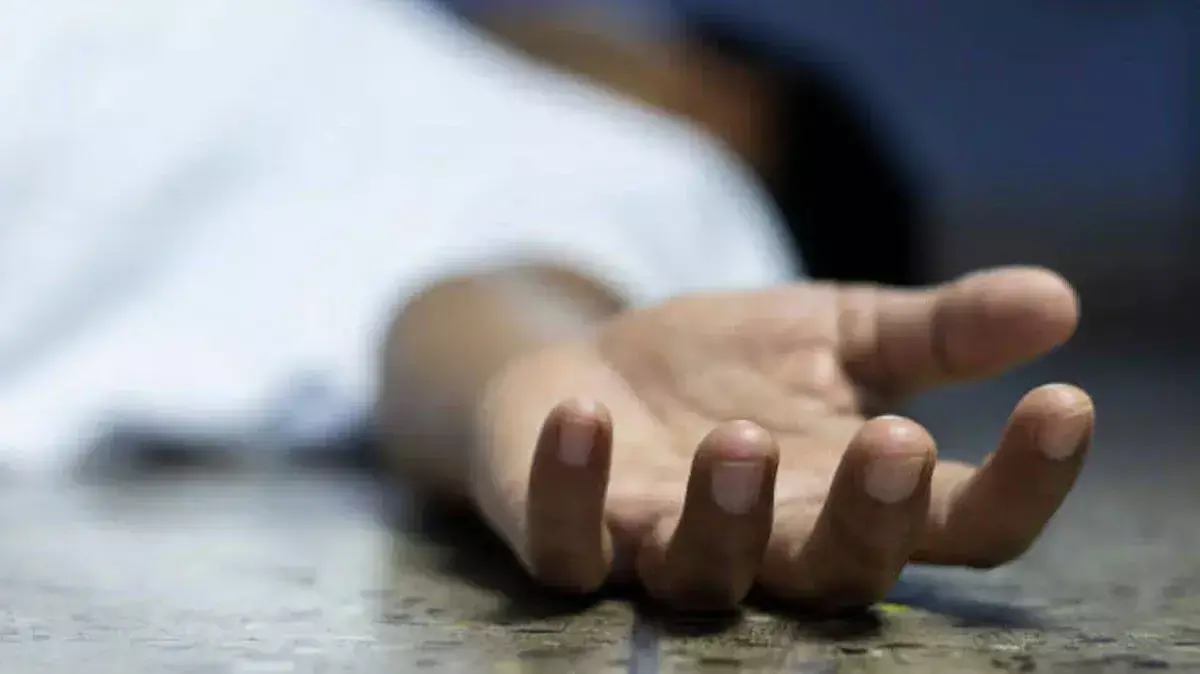 पथानामथिट्टा में शोभा यात्रा के दौरान उद्घोषणा वाहन की चपेट में आने से एक की मौत पथानामथिट्टा में शोभा यात्रा के दौरान उद्घोषणा वाहन की चपेट में आने से एक की मौत