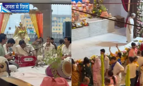 नोएडा में जन्माष्टमी में मंदिरों में उमड़ी श्रद्धालुओं की भीड़ नोएडा में जन्माष्टमी में मंदिरों में उमड़ी श्रद्धालुओं की भीड़