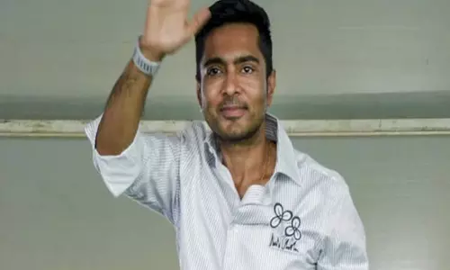 बंगाल की राजनीति में नया विवाद अभिषेक बनर्जी के ऑफिस को लेकर घमासान तेज बंगाल की राजनीति में नया विवाद अभिषेक बनर्जी के ऑफिस को लेकर घमासान तेज