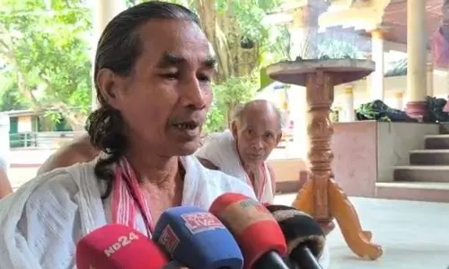 जन्माष्टमी पर बटाद्रवा में प्रदर्शन: थाना बहाल करने की मांग जन्माष्टमी पर बटाद्रवा में प्रदर्शन: थाना बहाल करने की मांग