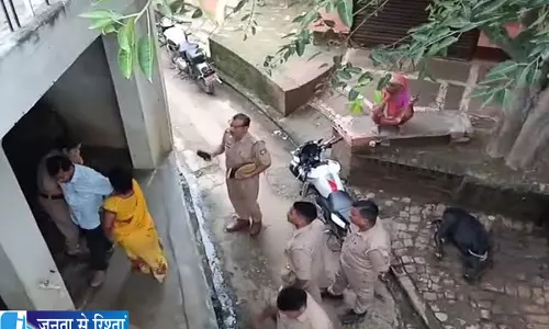 CM से गुहार लगाने जा रहे पीड़ित परिवार के साथ पुलिस की झड़प आरोपों में घिरी SHO CM से गुहार लगाने जा रहे पीड़ित परिवार के साथ पुलिस की झड़प आरोपों में घिरी SHO