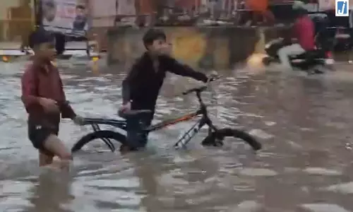 गुरुग्राम में बारिश बनी आफत शीतला माता रोड पर जलभराव गुरुग्राम में बारिश बनी आफत शीतला माता रोड पर जलभराव