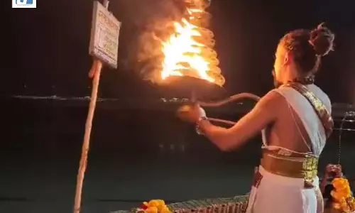सरयू तट पर गूंजा जय श्रीकृष्ण का जयघोष जन्माष्टमी पर भव्य आरती सरयू तट पर गूंजा जय श्रीकृष्ण का जयघोष जन्माष्टमी पर भव्य आरती