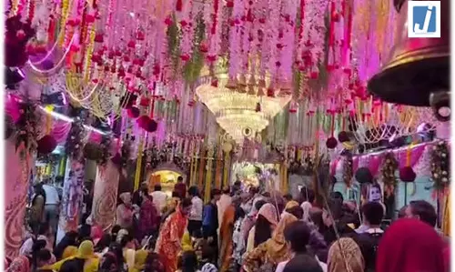 जन्माष्टमी पर कृष्ण भक्ति में डूबा शिमला राधा-कृष्ण मंदिर में उमड़ी भीड़ जन्माष्टमी पर कृष्ण भक्ति में डूबा शिमला राधा-कृष्ण मंदिर में उमड़ी भीड़