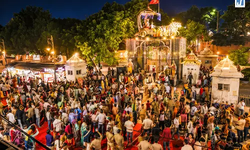 कान्हा के जन्मोत्सव में उमड़ा आस्था का सैलाब कान्हा के जन्मोत्सव में उमड़ा आस्था का सैलाब