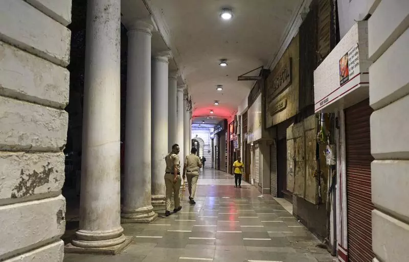 Delhi कनॉट प्लेस में वाहन रोकने की तैयारी Delhi कनॉट प्लेस में वाहन रोकने की तैयारी