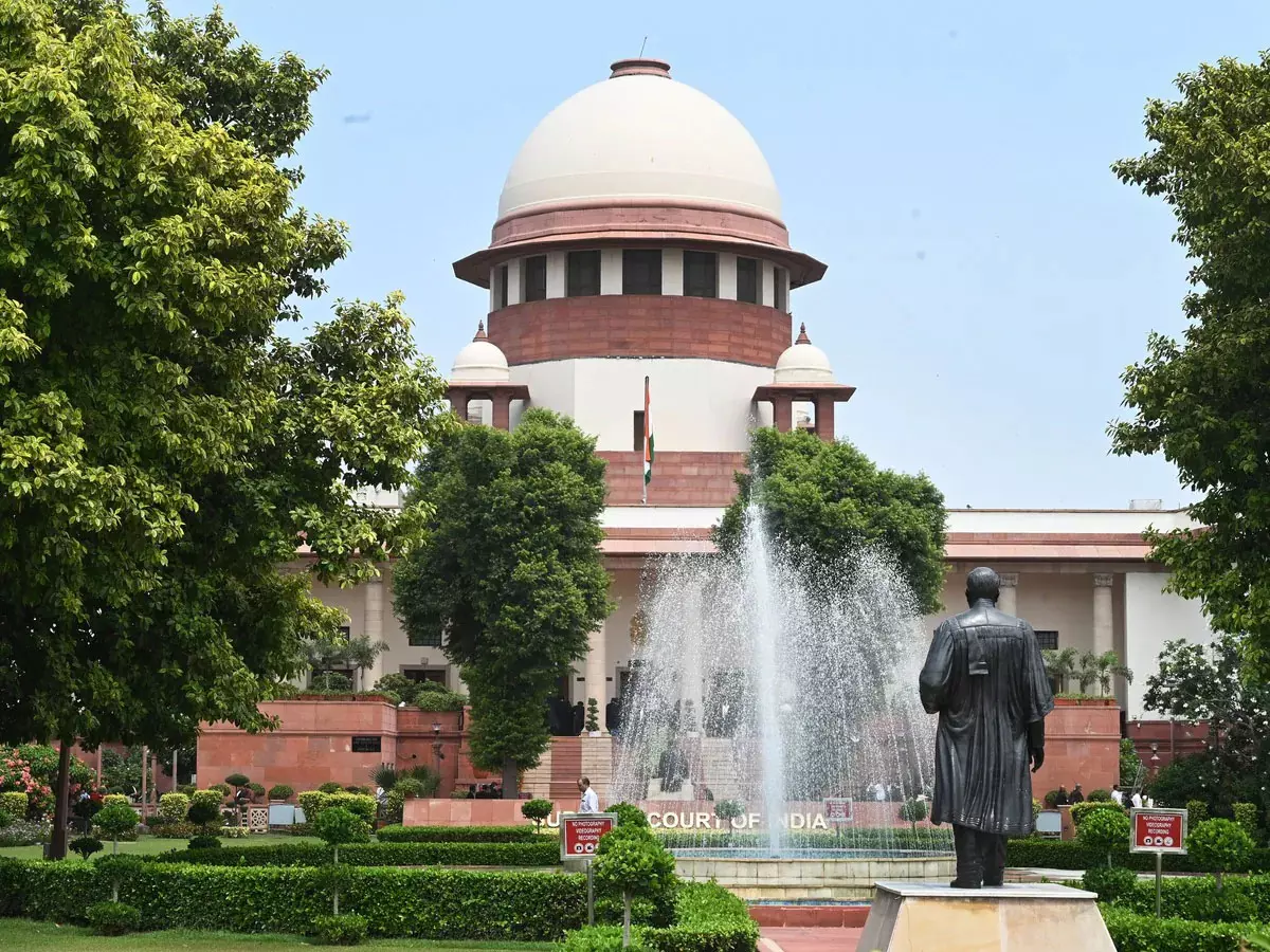 सरकारी स्कूलों में बाहरी प्रतिनिधियों के प्रवेश मामले पर सुप्रीम कोर्ट ने सुनवाई से किया इनकार सरकारी स्कूलों में बाहरी प्रतिनिधियों के प्रवेश मामले पर सुप्रीम कोर्ट ने सुनवाई से किया इनकार