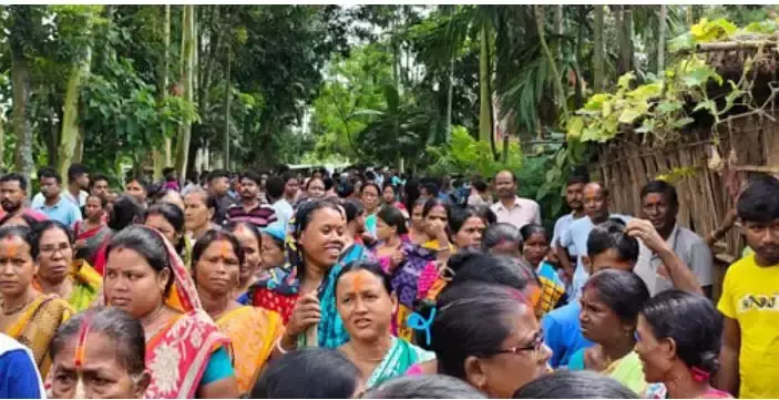 Cooch Behar: पंचायत प्रधान चुनाव को लेकर भाजपा कार्यकर्ताओं में भिड़ंत, एक घायल Cooch Behar: पंचायत प्रधान चुनाव को लेकर भाजपा कार्यकर्ताओं में भिड़ंत, एक घायल
